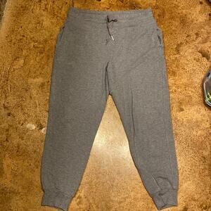 ATHLETA women’s grey super soft cropped Tencel Balance Jogger pants‎